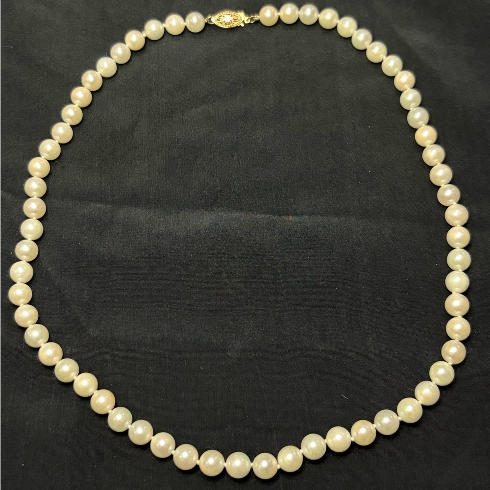 Hand knotted pearl necklace with 14k gold clasp